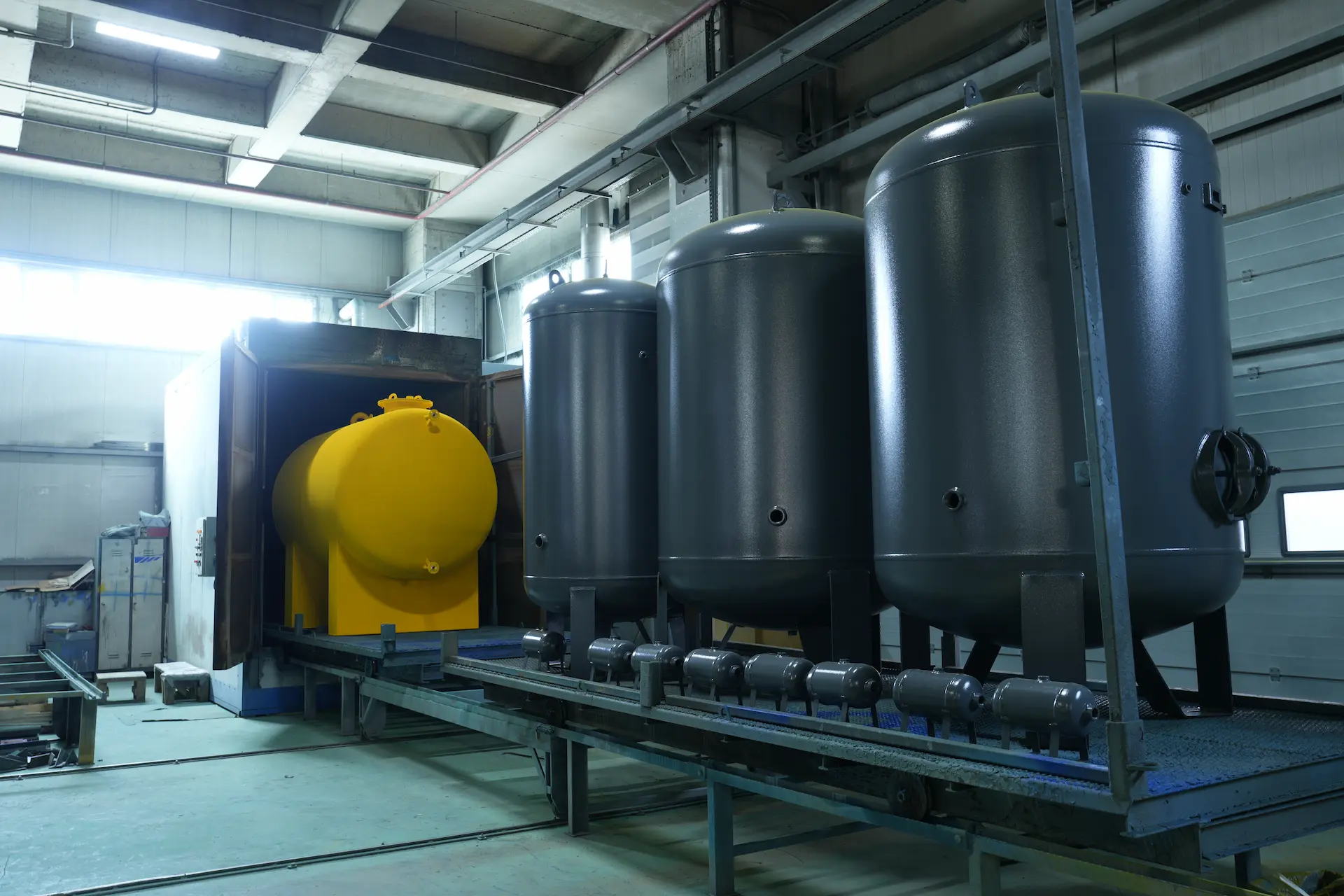 اهمیت مخزن هوا در سیستم هوای فشرده اهمیت مخزن هوا در سیستم هوای فشرده