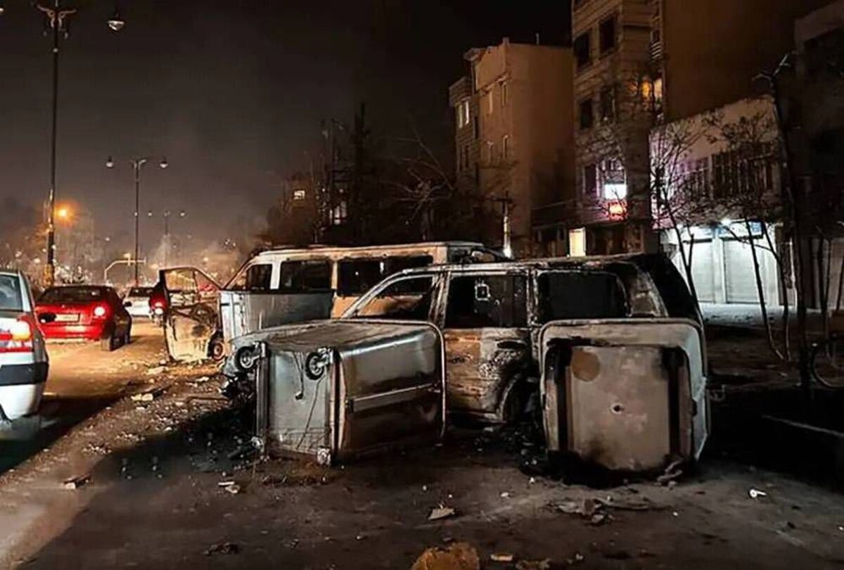 آغاز پیش‌تولید فیلم «شب بلوا» درباره حوادث دی‌ماه



به گزارش روابط عمومی پروژه، فیلم جدید «شب بلوا» با محوریت حوادث دی‌ماه، بزودی جلوی دوربین می‌رود.