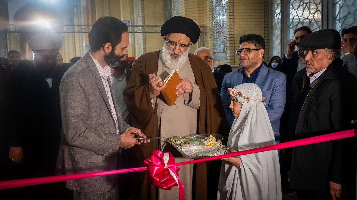 دوازدهمین نمایشگاه قرآن و عترت استان البرز با حضور جمعی از مسئولان کشوری و استانی، فعالان فرهنگی و قرآنی و اقشار مختلف مردم در مصلای نماز جمعه کرج افتتاح شد و فعالیت خود را رسماً آغاز کرد.