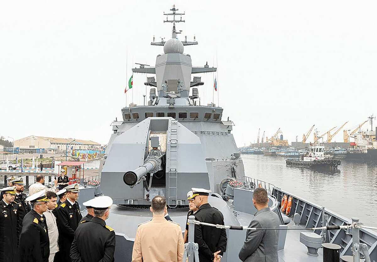  این روزها خلیج‌فارس شاهد رزمایش‌های‌متعدد است.‌با آن‌که به‌تازگی نیروی دریایی سپاه پاسداران رزمایش کنترل هوشمند تنگه‌هرمز را برگزارکردامروز نیز این منطقه شاهد رزمایش مرکب دریایی جمهوری اسلامی ایران وفدراسیون روسیه است.