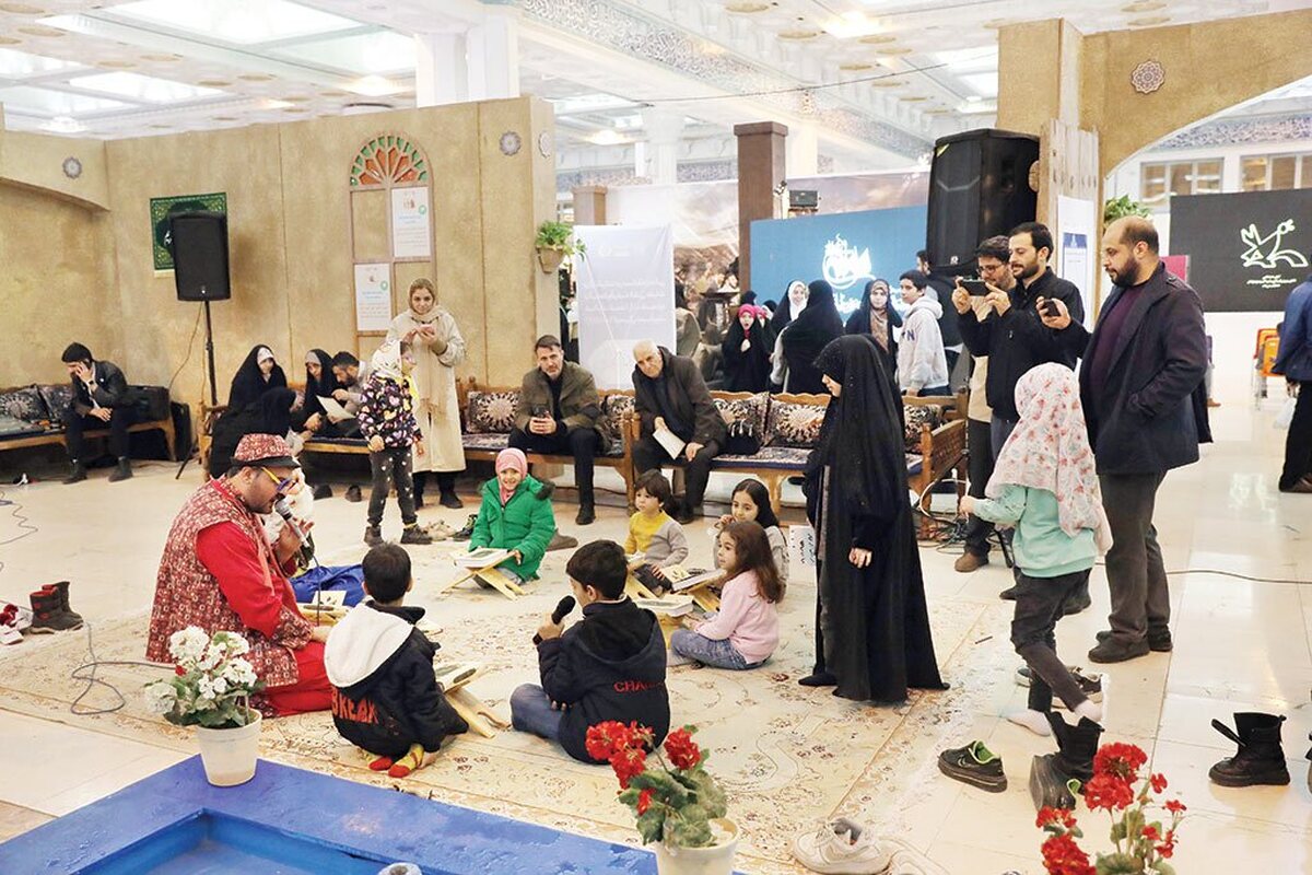 براساس سنت هرسال در روزهای ماه مبارک رمضان نمایشگاه بین‌المللی قرآن کریم برگزار می‌شود. امسال نیز این نمایشگاه که به دوره سی‌وسوم خود رسیده، با شعار «ایران در پناه قرآن» از اول تا پانزدهم اسفند در مصلای بزرگ تهران از ساعت ۱۶ تا ۲۳ در فضای حدود ۱۶ هزار مترمربع با ۷۰ غرفه و زیرمجموعه تخصصی در ۱۱ بخش نمایشگاهی و ۳ بخش فروشگاهی و ۱۴ محور محتوایی برگزار می‌شود.