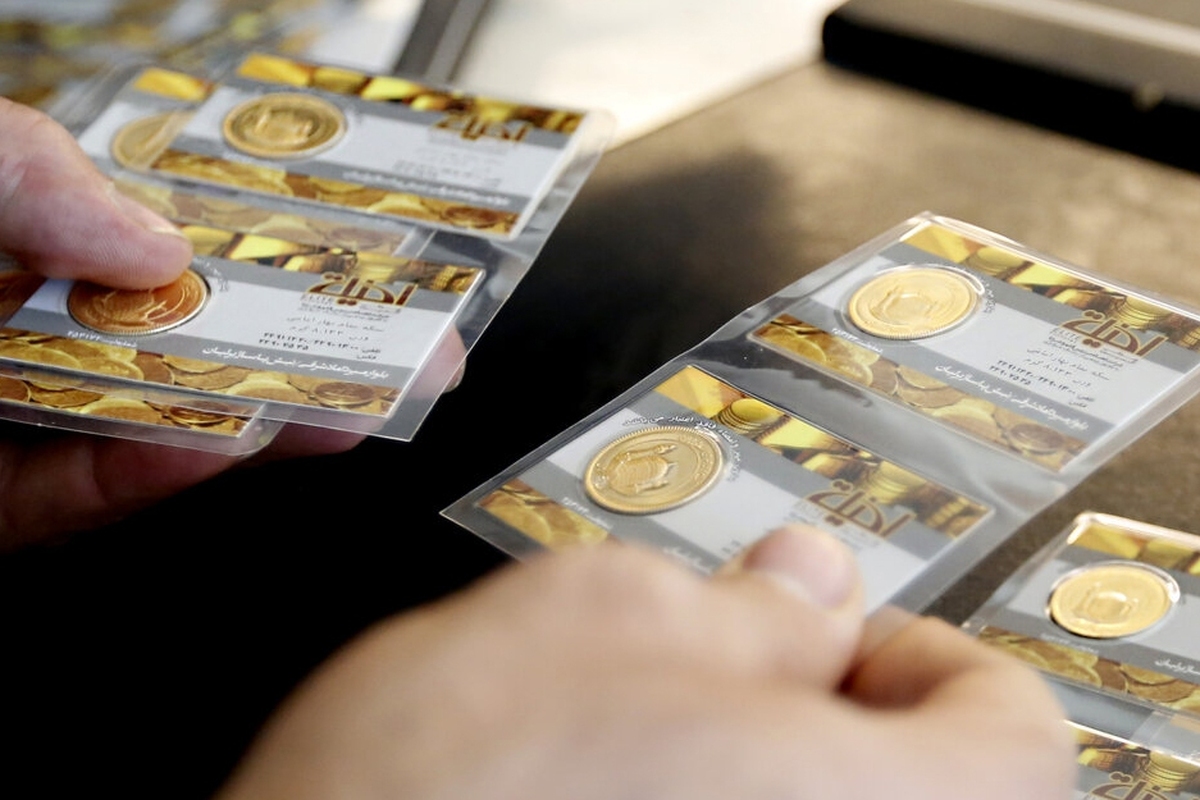 بهای انواع مسکوکات و مصنوعات طلا در بازار تهران طی معاملات روز یکشنبه - پنجم بهمن - تحت تاثیر افزایش قیمت طلا در بازارهای جهانی، رو به افزایش بود به طوری که اکنون هر اونس طلا در آستانه ورود به رکورد جدید قیمتی خود قرار دارد.