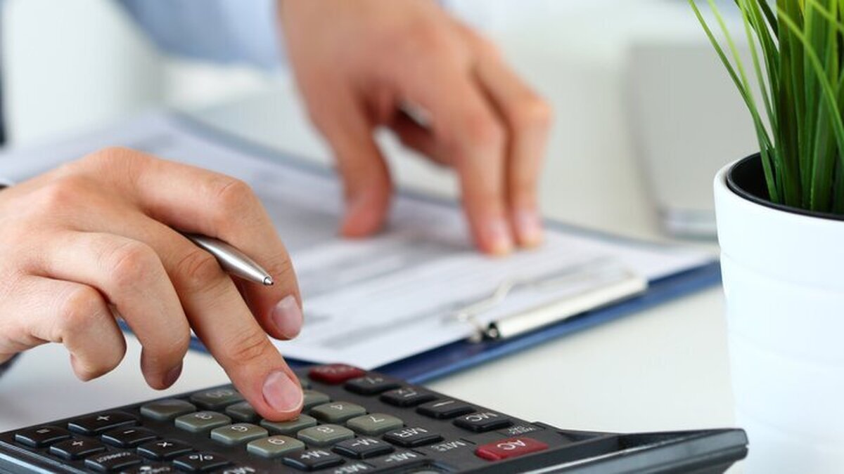 معاون سرمایه انسانی سازمان اداری و استخدامی گفت: با اجرای نظام پرداخت مبتنی بر عملکرد، پاداش و اضافه‌کار کارکنان دولت براساس خروجی واقعی و ارزیابی سیستمی تعیین می‌شود و مزایای خارج از حکم مبتنی بر عملکرد خواهد بود.