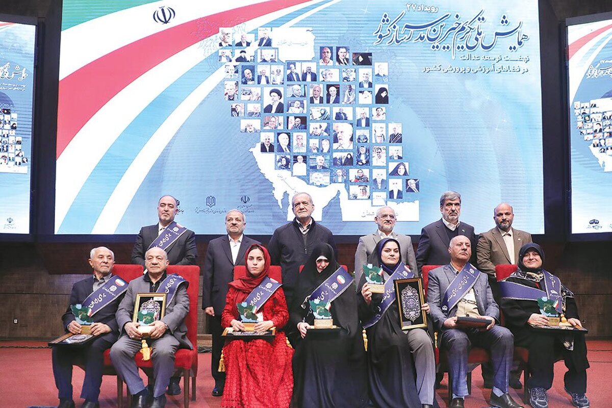 اگرچه مدرسه نزد برخی فقط یک ساختمان محسوب می‌شود، اما برای خیرینی که دیروز در همایش «تکریم خیرین مدرسه‌ساز» گرد هم آمدند، معنای دیگری دارد. ‌در این همایش، صدای مسئولان و نیکوکاران در یک نقطه به هم رسید؛ این‌که آینده از کلاس‌هایی شکل می‌گیرد که امروز با همت مردم و حمایت دولت برپا می‌شوند.