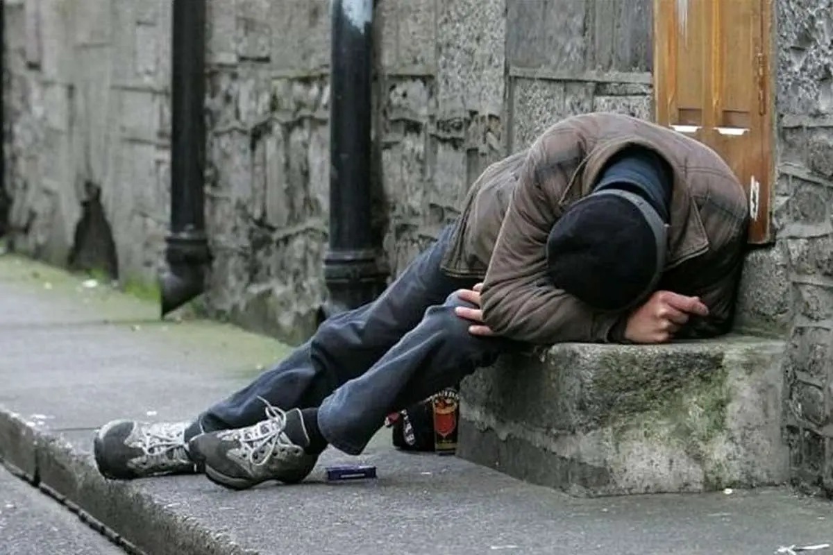 در دهه‌های اخیر اعتیاد و به‌ویژه معتادان متجاهر در ایران به یکی از پیچیده‌ترین چالش‌های اجتماعی، بهداشتی و امنیتی تبدیل شده است؛مسأله‌ای که فراتر از یک آسیب فردی، گستره‌ای از پیامدهای اقتصادی،خانوادگی وشهری را دربرمی‌گیرد.