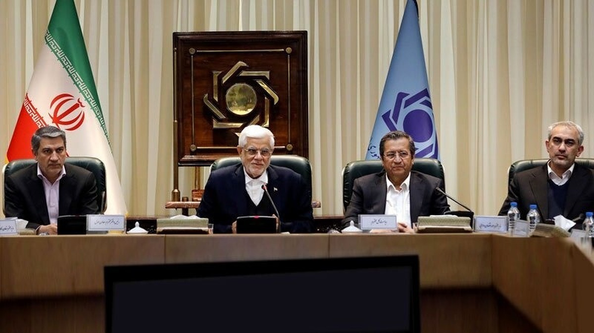 معاون اول رئیس جمهور با تأکید بر اینکه در همه برنامه‌های دولت به تأمین معیشت مردم به‌عنوان یک موضوع اساسی و بنیادین توجه می‌شود، گفت: اولویت دولت، تأمین و تضمین امنیت غذایی و بهبود معیشت مردم است.