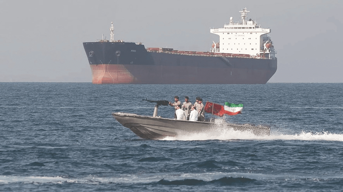 وبگاه آمریکایی اکسیوس با توجه به افزایش قیمت نفت در چند روز گذشته، سناریوی‌های متحمل پیش‌روی قیمت نفت از ۱۰ تا ۱۲ دلار افزایش تا جهش به ۱۳۰ دلار را بررسی کرد.