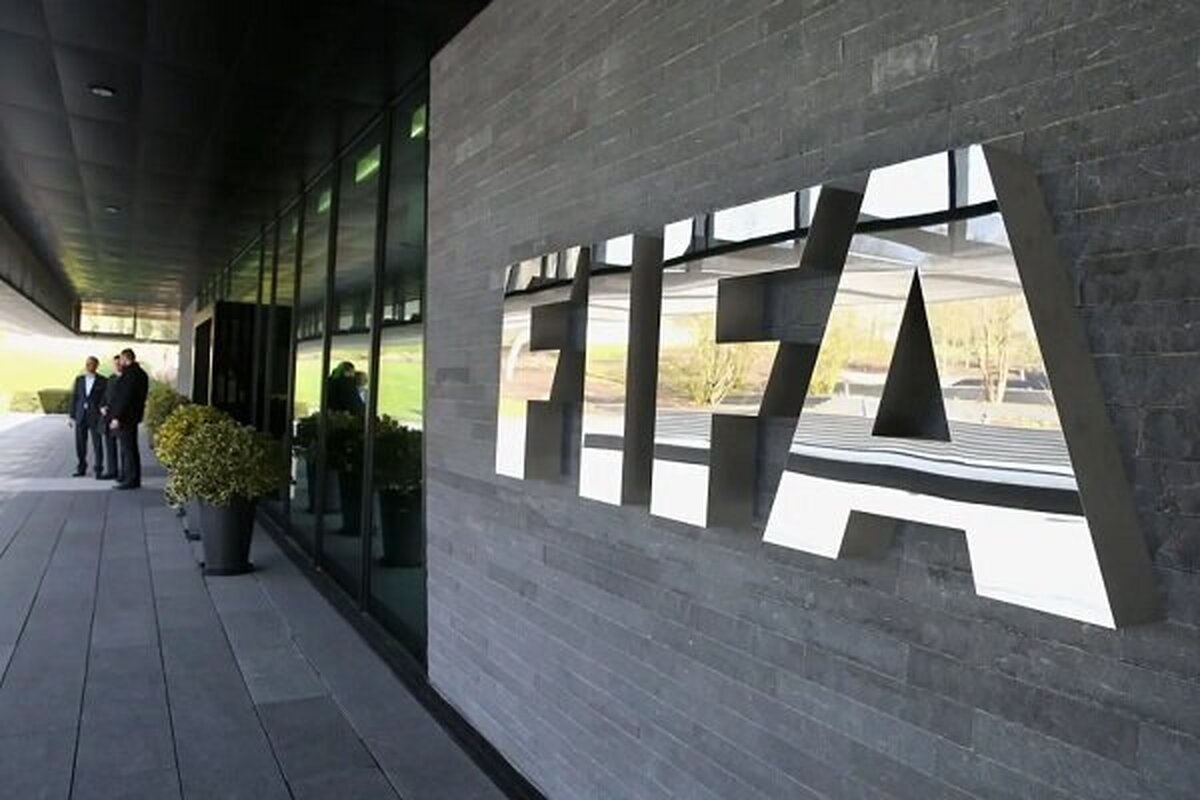 فدراسیون جهانی فوتبال فیفا قصد دارد در شهر غزه فلسطین یک ورزشگاه ۲۰ هزار نفری بسازد.