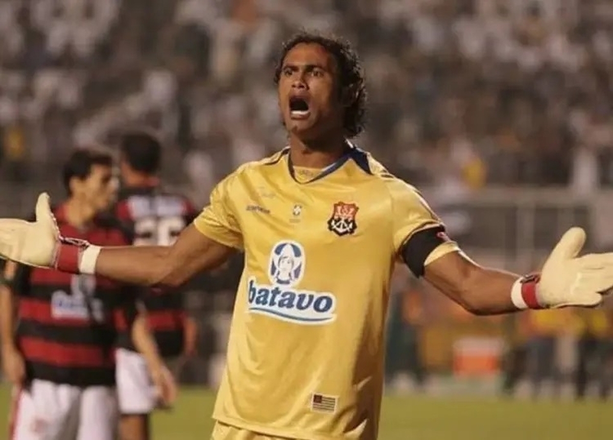 برونو فرناندز که در سال ۲۰۱۳ به دلیل قتل الیزا زامودیو به ۲۲ سال زندان محکوم شده بود، با تیم واسکو دو گاما-ای‌سی در جام حذفی برزیل بازی خواهد کرد.