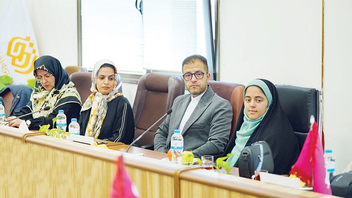 برنامه انارستان شبکه افق در چند‌وقت گذشته و به‌صورت خاص طی برگزاری دوره‌های مختلف رویداد «ایران‌جان»، تلاش کرده مسئولیت اجتماعی خود را از قاب تلویزیون به میدان عمل ببرد؛ از ویزیت رایگان مردمی گرفته تا اهدای دارو و بسیاری فعالیت‌هایی که حالا به نتیجه‌بخش‌بودن دو پویش ختم شده است. برهمین اساس، اختتامیه دو پویش «نفس زندگی» و «کاهش وزن» در شبکه افق و با حضور حامد میرخانی، مدیر گروه خانواده شبکه افق، سعید سراج، تهیه‌کننده انارستان، دکتر سعید محسنی، مسئول پویش کاهش وزن و دکتر مژگان تن‌ساز، مسئول پویش نفس زندگی برگزار شد.