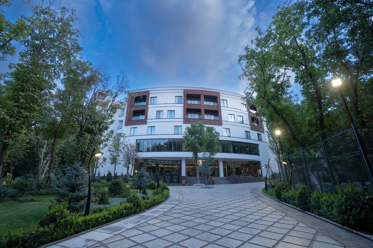 مدیرکل میراث فرهنگی، گردشگری و صنایع دستی استان البرز با تأکید بر نقش گردشگری در ایجاد تعادل میان صیانت از طبیعت و رشد اقتصادی، گفت: توسعه هدفمند زیرساخت‌ها، افزایش واحد‌های بوم‌گردی، احداث هتل‌های جدید و حمایت از سرمایه‌گذاران، البرز را به مقصدی جذاب و امن برای گردشگران داخلی و خارجی تبدیل خواهد کرد.