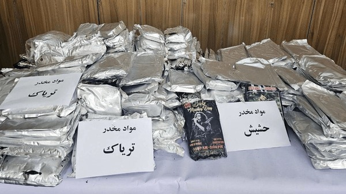 فرمانده انتظامی لرستان از متلاشی‌شدن تعداد دو باند تهیه و توزیع مواد مخدر با ۵۰۰ کیلوگرم انواع موادمخدر در بهمن‌ماه خبر داد.