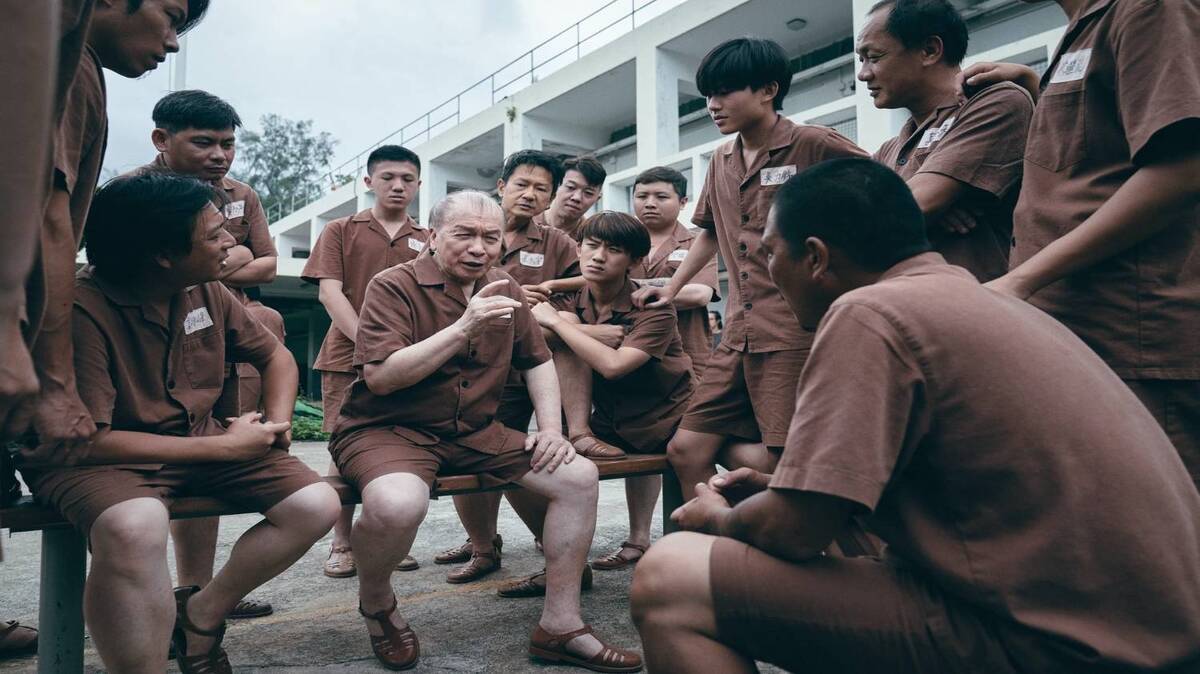 شبکه نمایش در ادامه طرح پخش فیلم‌های دنباله‌دار، «برادران فراری» و «مردان سیاه‌پوش» را از شنبه ۲ اسفند تا جمعه ۸ اسفند روی آنتن می‌برد.