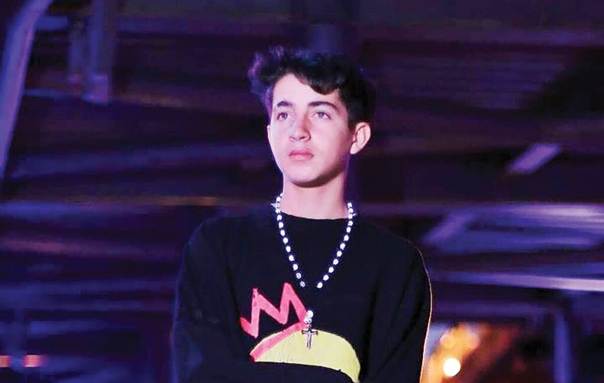 بیش از یک سال از مرگ یک پسر ۱۴ساله اهل یکی از روستاهای قروه که پس از آزار و اذیت دو مرد خودکشی کرده بود می‌گذرد. به گفته خانواده‌اش، حکم اعدام دو مجرم اصلی تایید شده اما چند روز پیش، اجرای آن متوقف گردید. هنوز تاریخ دیگری برای اجرای حکم تعیین نشده است.