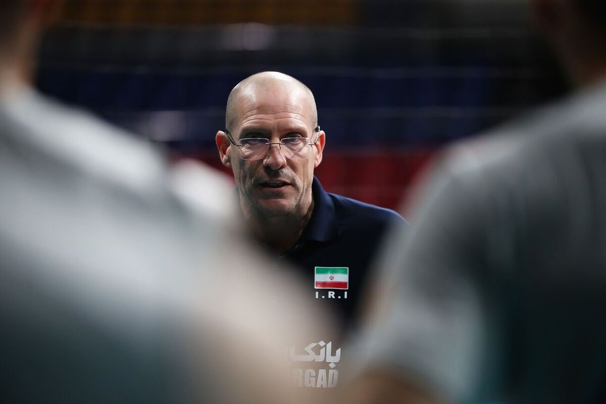 ۲ مربی ایرانی تیم ملی والیبال ایران از سمت خود برکنار شدند و قرار است ۲ مربی ایرانی دیگر جایگزین آنها شوند.