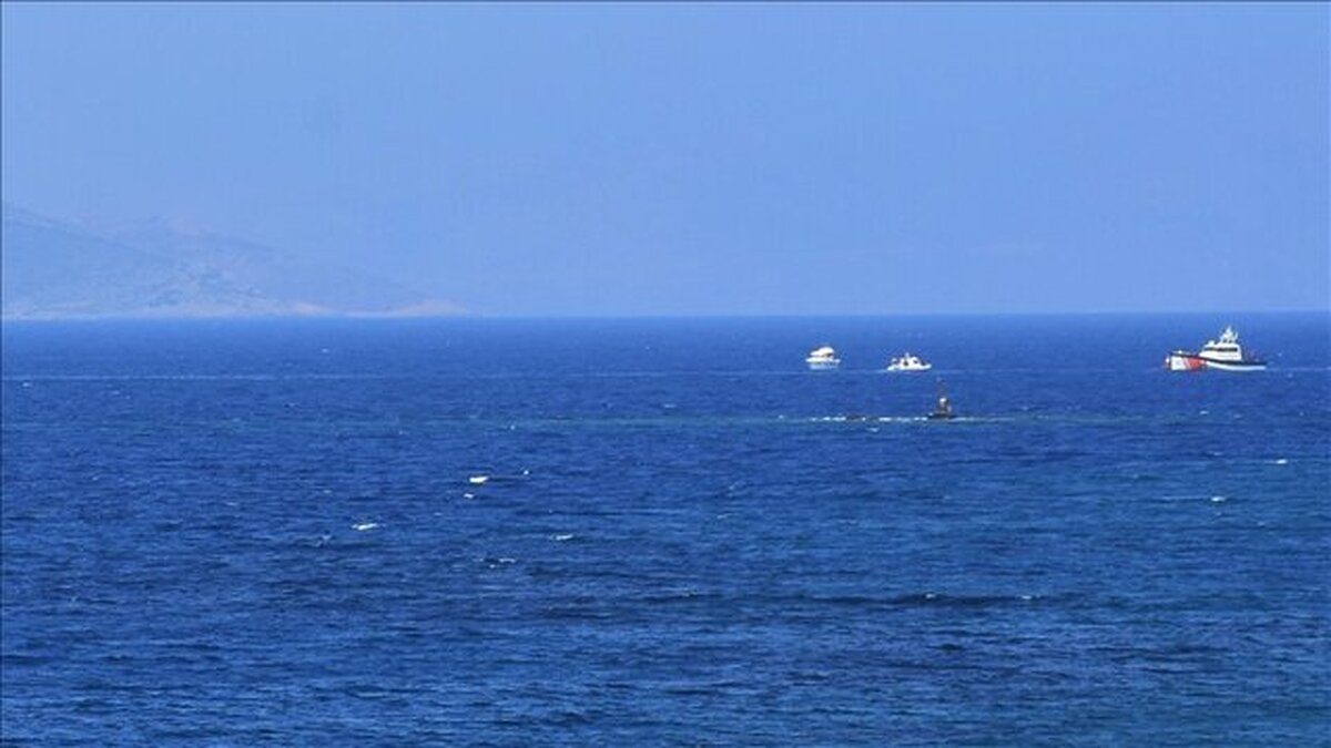 در پی واژگونی یک قایق مهاجران در آب‌های یونان دست‌کم پنج نفر کشته و ۲۰ نفر دیگر مفقود شدند.