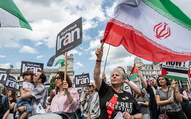 مخالفت مردم انگلیس با استفاده آمریکا از پایگاه‌های نظامی این کشور علیه ایران