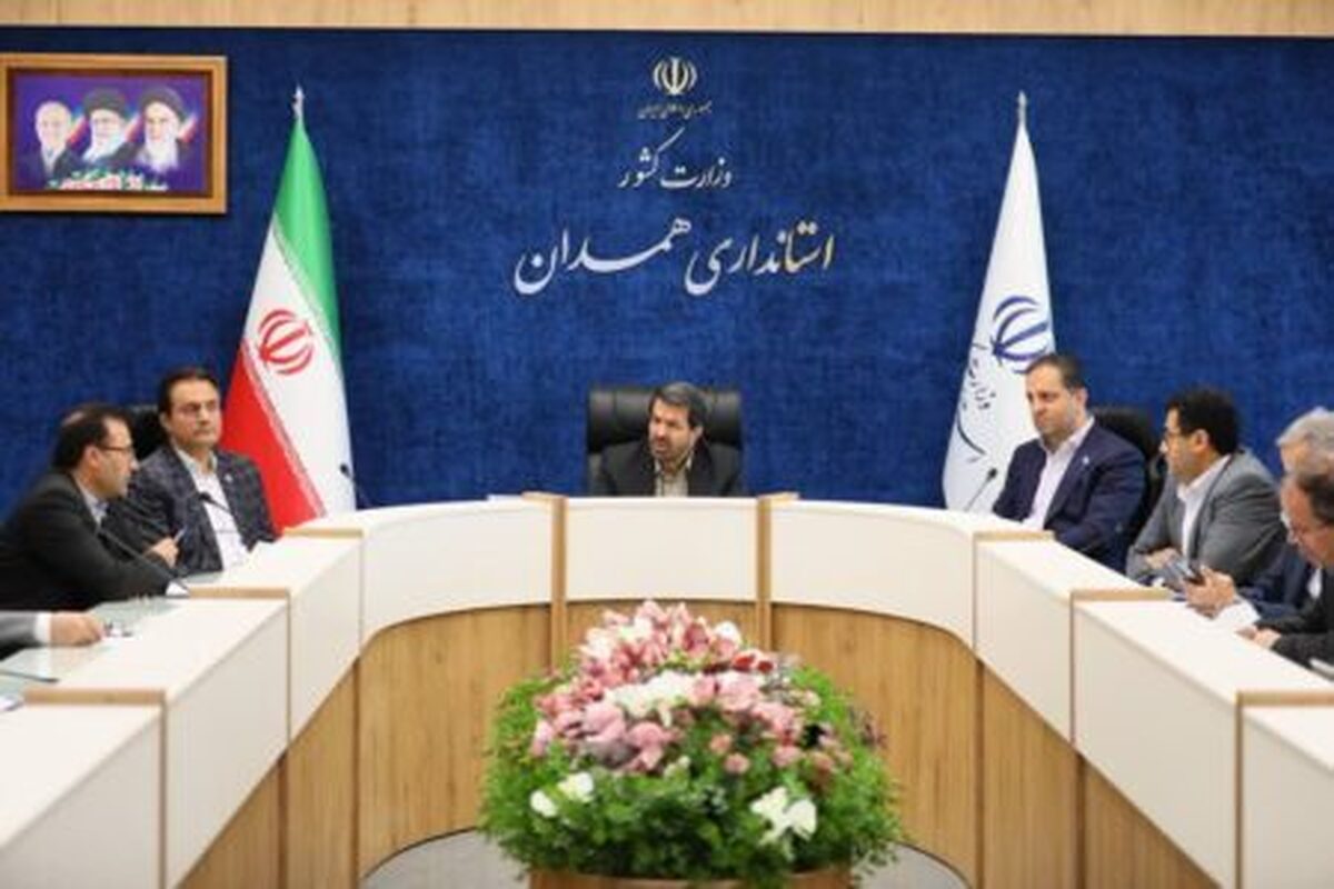 استاندار همدان، با تأکید بر لزوم حرکت از خام‌فروشی به سمت ایجاد ارزش افزوده در بخش معدن، گفت: باید با جذب شرکت‌های بزرگ سرمایه‌گذار و هلدینگ‌های توانمند ملی، زمینه بهره‌برداری بهینه از ۲۴۰ معدن استان و ایجاد اشتغال پایدار فراهم شود.