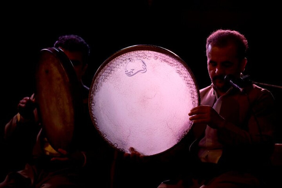 اولین شب «آیین هنر و موسیقی ایرانی» با محوریت موسیقی کردستان به روایت هوشنگ جاوید با حضور جمعی از مسئولان فرهنگی در سالن اجتماعات هتل «نور حیات» برگزار شد.