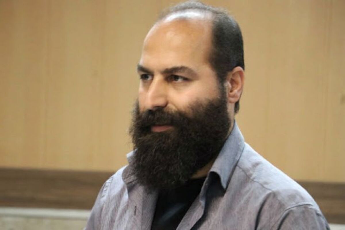 داریوش نصیری، نویسنده و کارگردان با ۲۷ سال تجربه در حوزه تئاتر، نقالی و نمایش‌های شاهنامه‌ای که تبحر خاصی در نوشتن و  ــ به‌عنوان بازیگر ــ اجرای تئاترهای تک‌نفره دارد، اخیرا «رستم و اسفندیار» را از زاویه‌ای کمتر پرداخته‌شده یعنی کتایون، مادر اسفندیار نویسندگی کرده که در لحظه دریافت خبر مرگ فرزندش، چگونه این عشق مادرانه و دراماتیک را به تصویر می‌کشد.