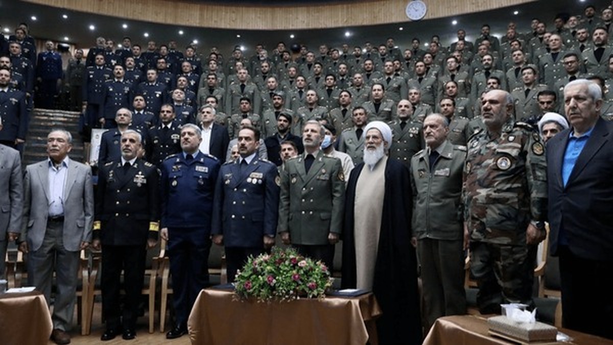 آیین دانش‌آموختگی دانشجویان مدیریت دفاعی دانشگاه فرماندهی و ستاد ارتش با حضور فرمانده کل ارتش برگزار شد.