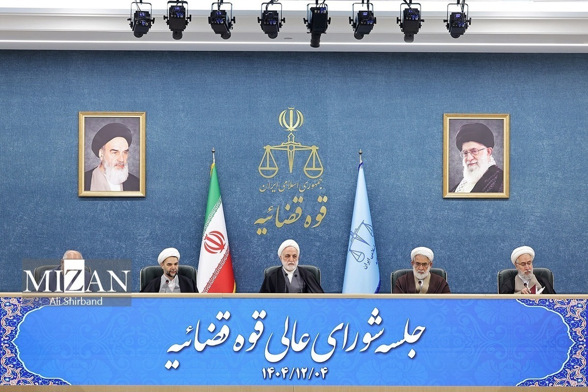 رئیس قوه قضاییه با بیان اینکه امروز به‌واسطه شیطنت‌ها و عملیات روانی پردامنه دشمن، باید بیش از پیش به مقوله‌ی مبارزه با فساد در ساحت‌های مختلف اعم از فساد اقتصادی، سیاسی، فرهنگی و مسائل ضدامنیتی توجه کنیم، گفت: معنای مبارزه با فساد نیز فقط بگیر و ببند و حبس نیست؛ این یک بخش از مقوله‌ی مبارزه با فساد است.