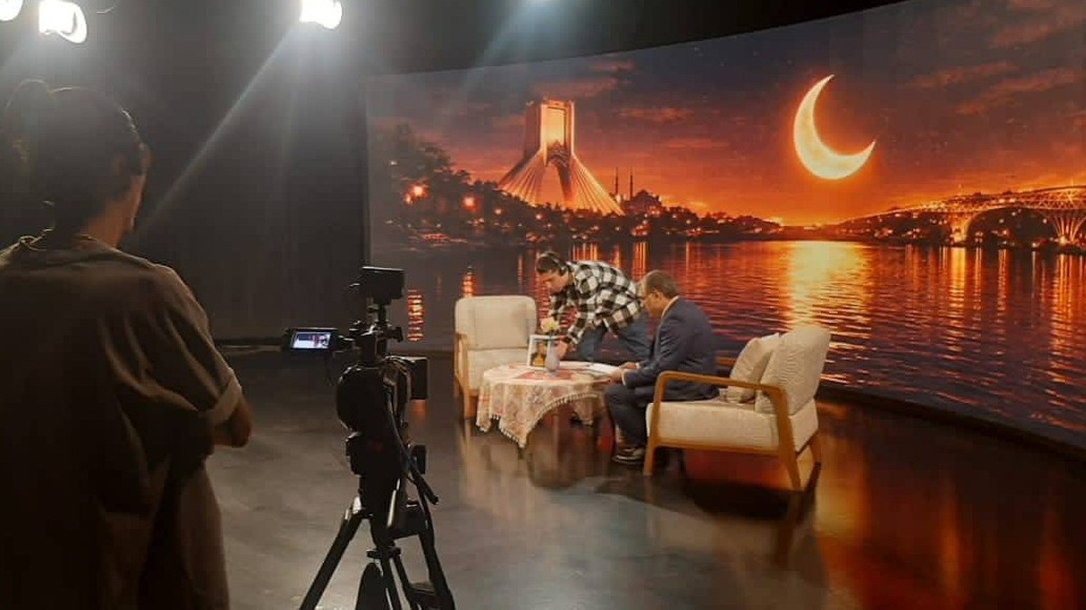 تهیه‌کننده برنامه «هلال رحمت» گفت، بی‌واسطه بودن روایت خیرین مهم‌ترین عامل تأثیرگذاری برنامه است؛ روایتی صادقانه از تجربه‌های شخصی که می‌تواند انگیزه‌ای جدی برای گسترش فرهنگ کمک‌رسانی در ماه رمضان باشد.