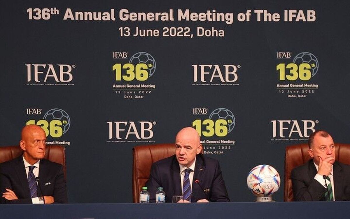 مرجع اصلی قانون‌گذاری در فوتبال جهان برای کاهش اتلاف وقت در جریان مسابقات، به دنبال اجرای قوانینی جدیدی مانند فرصت ۵ ثانیه‌ای برای پرتاب اوت یا زمان ۱۰ ثانیه‌ای برای تعویض است.