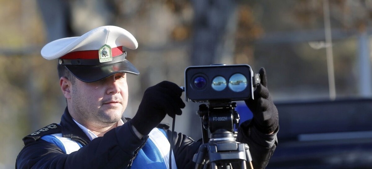 رئیس پلیس راه فراجا گفت: افزایش نرخ جریمه برخی تخلفات رانندگی از ۲۰ اسفند تا ۲۰ فروردین، اعمال محدودیت‌های کنترلی در محور‌های مواصلاتی و برخورد قاطع با تخلفات حادثه‌ساز از جمله برنامه‌های بازدارنده پلیس در ایام نوروز خواهد بود.