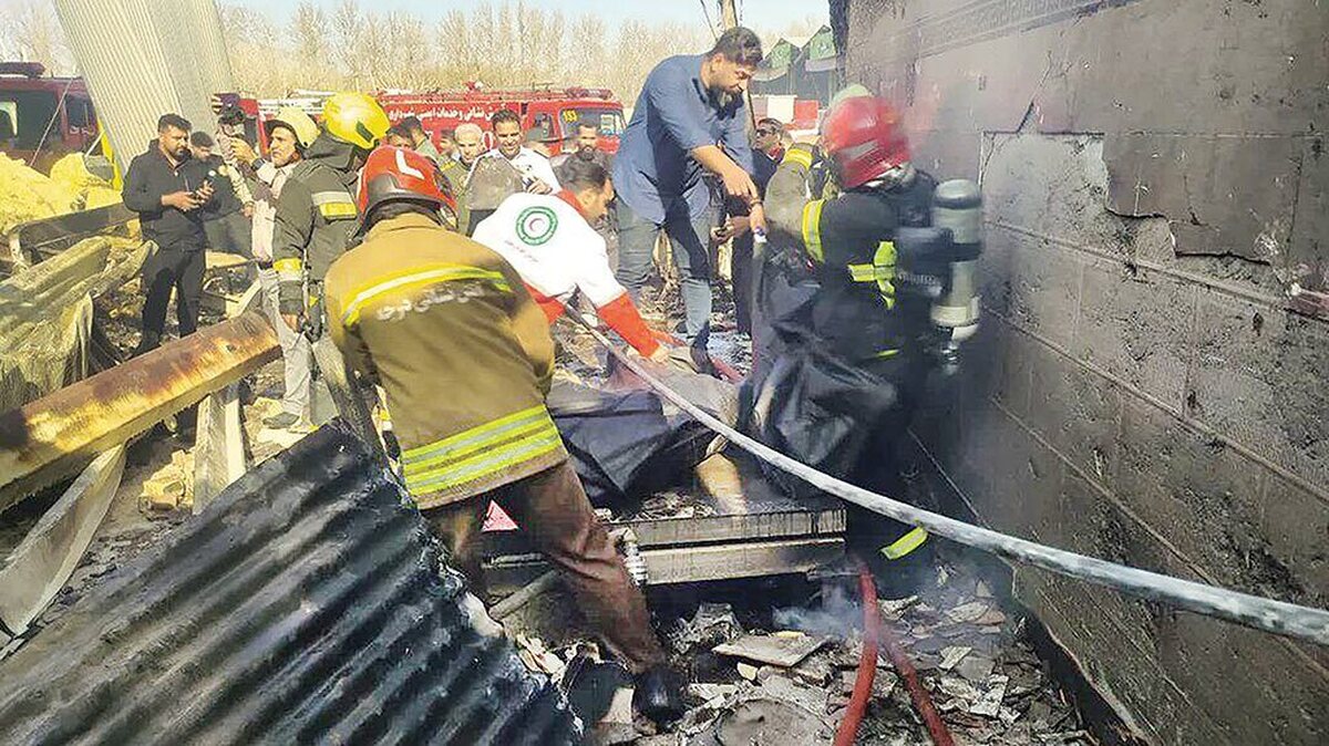 صبح روز گذشته یک فروند بالگرد هوانیروز ارتش از نوع کبرا ۲۰۹ درحالی که مشغول انجام پرواز آموزشی بود، در محدوده میدان میوه و تره‌بار شهر درچه اصفهان دچار سانحه شد که در این سانحه علاوه بر خلبان و کمک خلبان، دو کارگر میدان تره‌‌بار که بالگرد روی آن سقوط کرده بود، نیز به شهادت رسیدند. برخی غرفه‌داران درچه، در گفت‌وگو با جام‌جم از جزئیات حادثه گفتند.