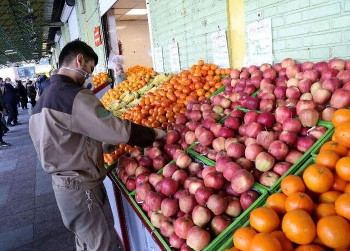 سخنگوی کارشناسی معاونت رفاه و امور اقتصادی وزارت تعاون خرما، پرتقال، سیب‌زمینی و پیاز را تنها اقلام قابل عرضه در طرح کالابرگ نام برد که قرار است از ۱۵ اسفند ماه عرضه شود، گفت: شهروندان می‌توانند با استفاده از اعتبار کالابرگ خود این ۴ قلم را از میادین میوه و تره‌بار یا فروشگاه‌های زنجیره‌ای عرضه کننده خریداری کنند.