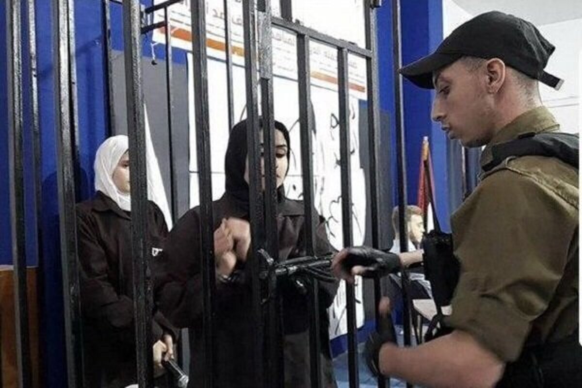 منابع فلسطینی اعلام کردند که حدود ۷۰ اسیر زن فلسطینی در زندان دامون نگهداری می‌شوند که در میان آن‌ها ۲۴ مادر از دیدار فرزندان خود محروم هستند.