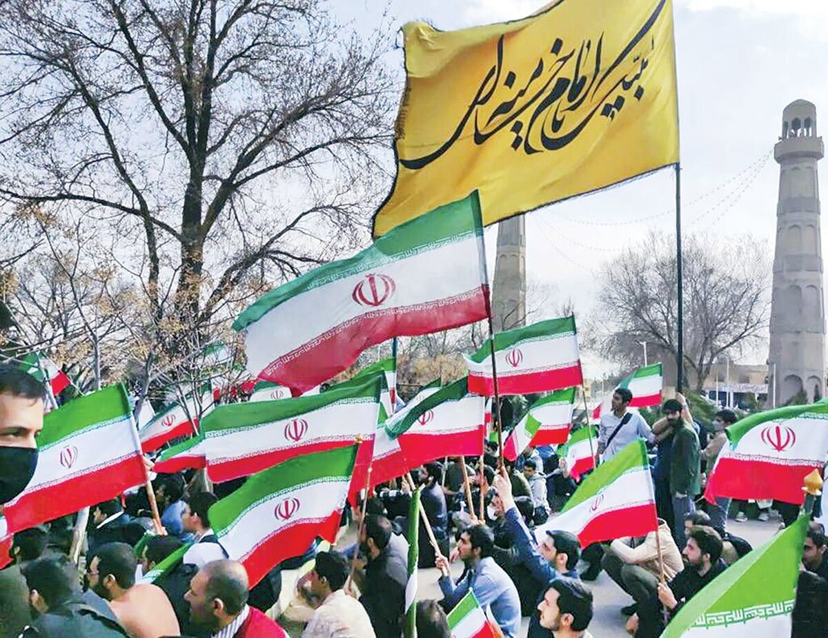 در روزهای اخیر تعداد اندکی از دانشگاه‌های کشور گرفتار حاشیه‌ای محدود از سوی تعدادی دانشجونما شده است، افرادی که تلاش می‌کنند ارزش‌های جامعه را زیر پا بگذارند از آتش زدن پرچم گرفته تا بیان شعارهای حاوی کلمات رکیک. وزیر علوم، تحقیقات و فناوری درباره این اتفاقات می‌گوید ‌رسانه‌های معاند درصدد القای این هستند که شرایط دانشگاه، بحرانی است اما فضای دانشگاه‌های کشور به هیچ عنوان بحرانی نیست.