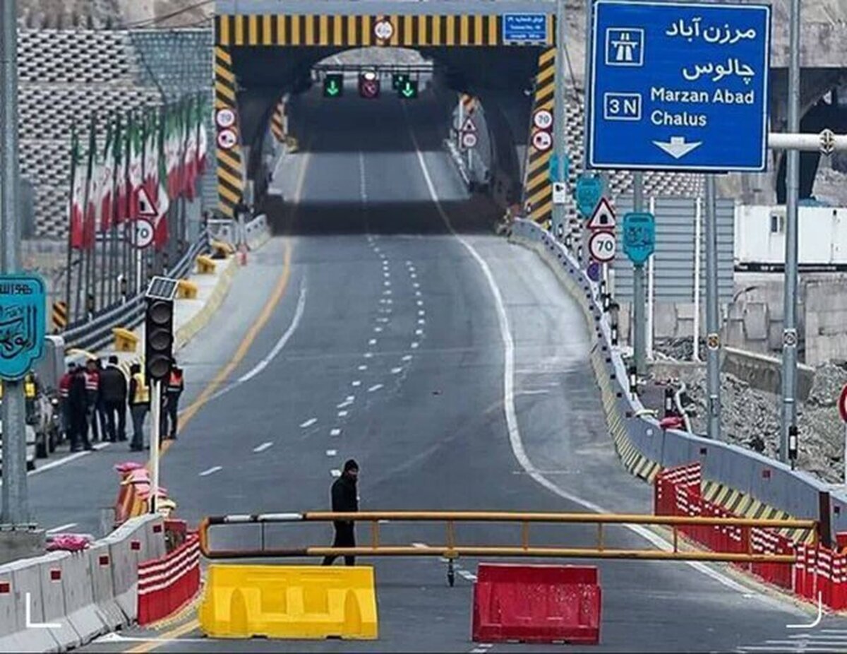 رئیس مرکز اطلاعات و کنترل ترافیک پلیس راهور فراجا آخرین وضعیت محدودیت‌ های ترافیکی و جوی در جاده‌های کشور را تشریح کرد و اعلام کرد که امروز جمعه جاده چالوس یکطرفه می‌شود.