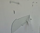 ببینید | شیشه‌های فرورفته در دیوار