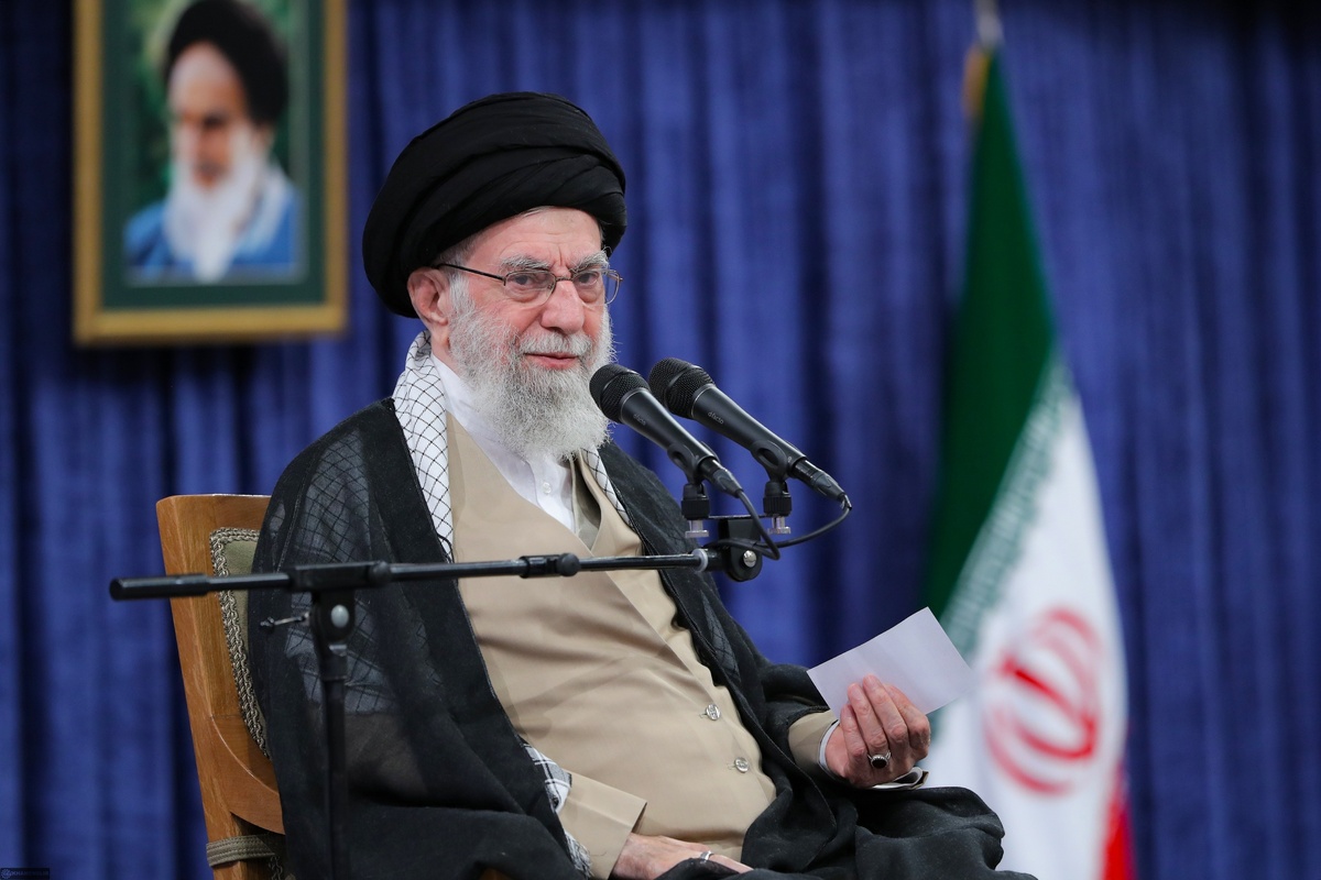 ببینید | رهبر انقلاب: هیچ منفعتی برای دنیای اسلام بالاتر از اتحاد نیست