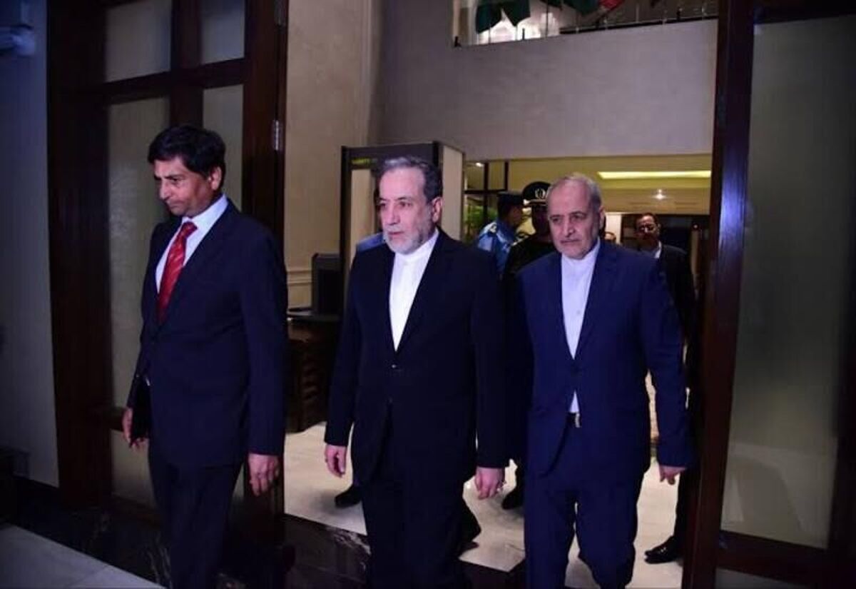 «سید عباس عراقچی» وزیر امور خارجه جمهوری اسلامی ایران برای دیدار و رایزنی با مقام‌های پاکستانی پیرامون تقویت روابط دوجانبه و همچنین تبادل نظر درخصوص تحولات منطقه‌ای و بین المللی دقایقی پیش وارد اسلام‌آباد شد.