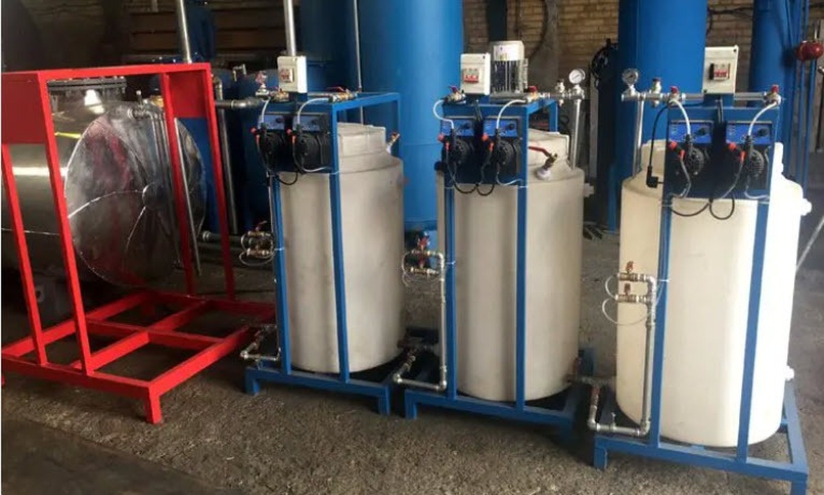 پکیج تزریق مواد شیمیایی یکی از تجهیزات کاربردی برای تزریق مقدار دقیق از مواد شیمیایی در زمان مناسب با دقت بالا به سیال یا فرآیند خاصی در صنایع گوناگون است.