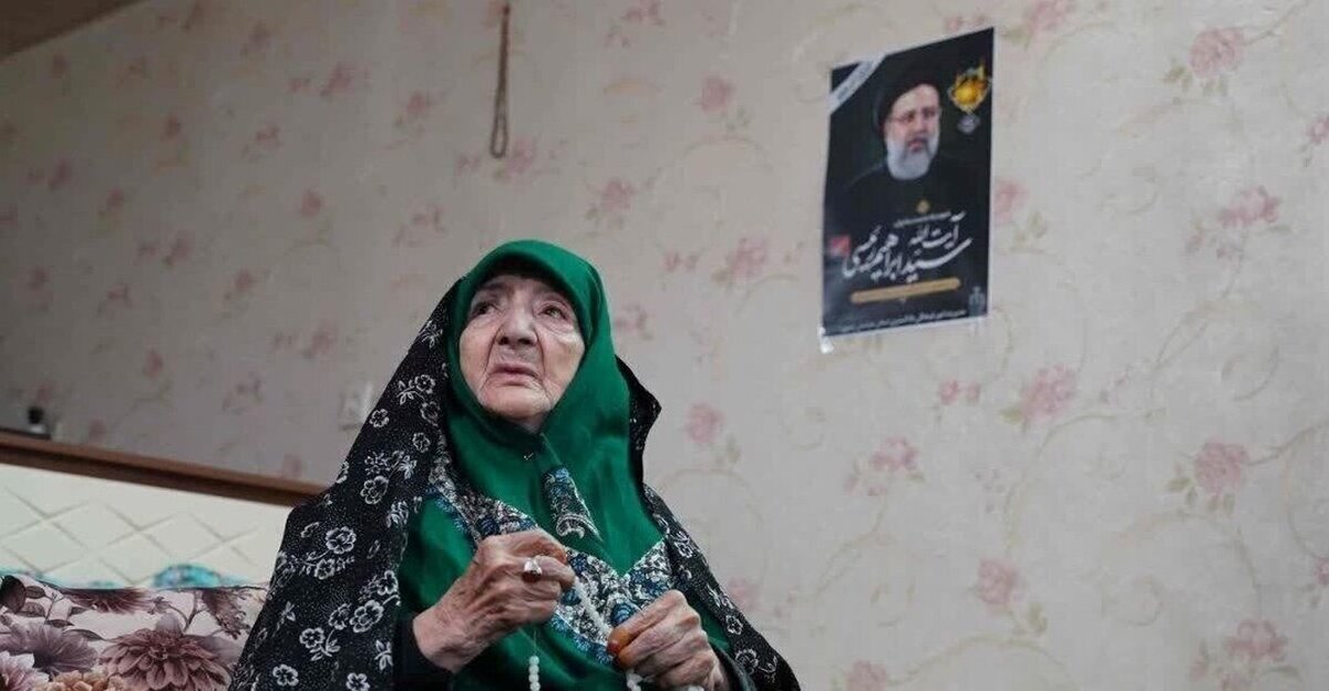 ببینید | رئیس جمهور به دیدار مادر شهید رئیسی رفت