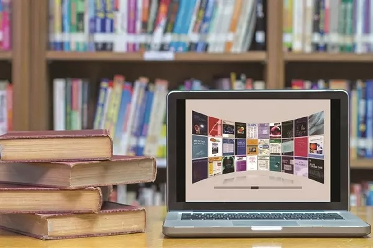 فعالیت‌‌های دیجیتال در طول دهه‌‌های گذشته، ظرفیت‌‌های مختلفی از امکانات علمی و پژوهشی حوزه‌‌های علمیه را در اختیار عموم مردم قرار داده. این خدمات که غالبا روی بستر‌های دیجیتال ارائه می‌شوند دسترسی به محتوا‌های علمی، آثار دینی، مطالب پژوهشی و رفع نیاز‌های محتوایی هر علاقه‌مند به موضوعات متنوع دینی و علوم مختلف حوزوی را تقریبا در سراسر جهان آسان کرده‌اند؛ به‌ویژه آن‌که کتاب‌‌های اسلامی قرار گرفته در این مجموعه‌ها در حدود ۳۰زبان باشد.