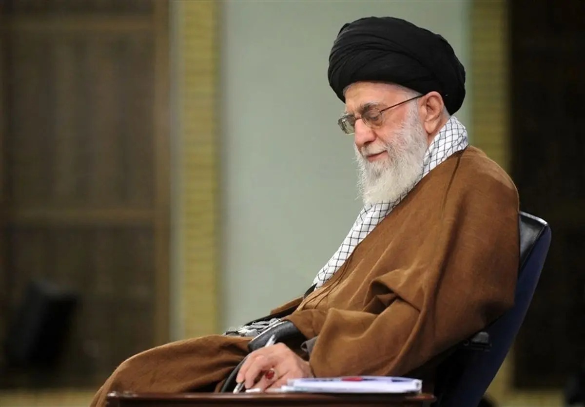 حضرت آیت‌‌الله خامنه‌ای رهبر انقلاب اسلامی در پیامی به همایش بین‌المللی یکصدمین سالگشت بازتأسیس حوزه‌ی علمیه‌ی قم»، ضمن تبیین عناصر و کارکِردهای گوناگون حوزه به بیان الزامات تحقق یک «حوزه پیشرو و سرآمد» که نوآور، بالنده، به‌روز، پاسخگوی مسائل نوپدید، مهذّب، دارای روحیه پیشرفت و مجاهدت و هویت انقلابی و همچنین مستعد برای طراحی نظامات اداره جامعه است، پرداختند و تأکید کردند: مهمترین وظیفه حوزه «بلاغ مبین» است که از برترین مصادیق آن ترسیم خطوط اصلی و فرعی تمدّن نوین اسلامی و تبیین و ترویج و فرهنگ‌‌سازی آن در جامعه است.