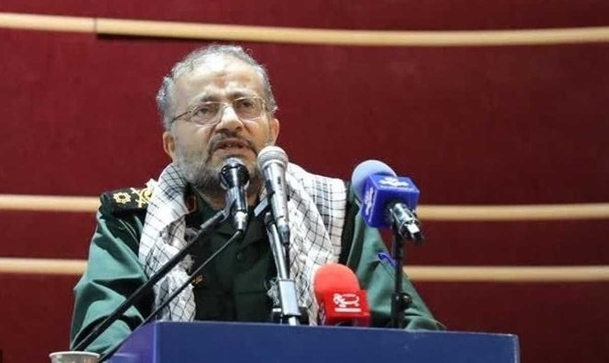 رئیس سازمان بسیج مستضعفین با اشاره به طراحی‌های دشمنان برای کاهش جمعیت ایران از چند دهه قبل تا به امروز، گفت: متاسفانه طی دهه‌های قبل، در داخل کشور نیز شرایط و بستر، مهیای اجرای این طراحی شده بود؛ در دهه‌های هفتاد و هشتاد، ما تابلو‌های فرزند کمتر زندگی بهتر را در سطح شهر‌ها ملاحظه می‌کردیم که علناً ترغیب خانواده‌ها به کاهش فرزندآوری بود.