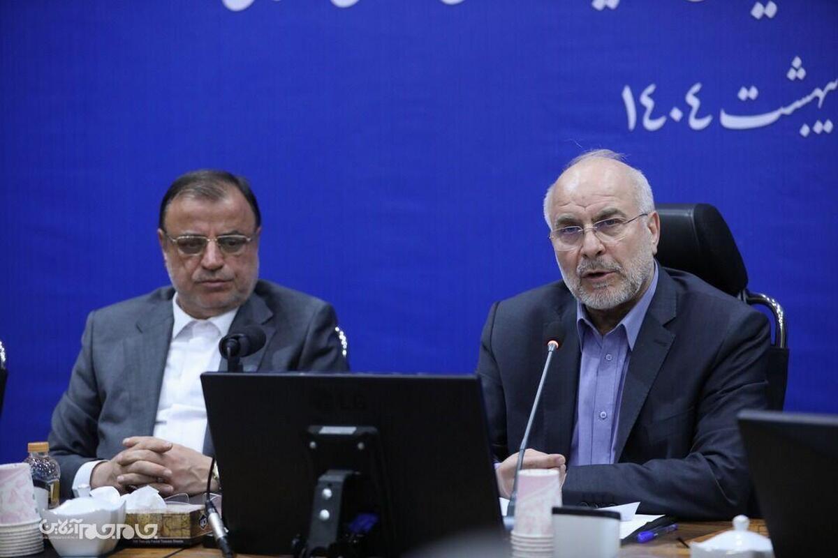 رئیس مجلس شورای اسلامی، در نشست هم‌اندیشی با فعالان اقتصادی گلستان، با تأکید بر ضرورت بازنگری در شیوه‌های سیاست‌گذاری و قانون‌گذاری، هشدار داد: «قوانینی که بدون مشارکت واقعی ذی‌نفعان نوشته شوند، نه‌تنها گره‌ای باز نمی‌کنند، بلکه خود به مانعی برای تولید و پیشرفت تبدیل می‌شوند.