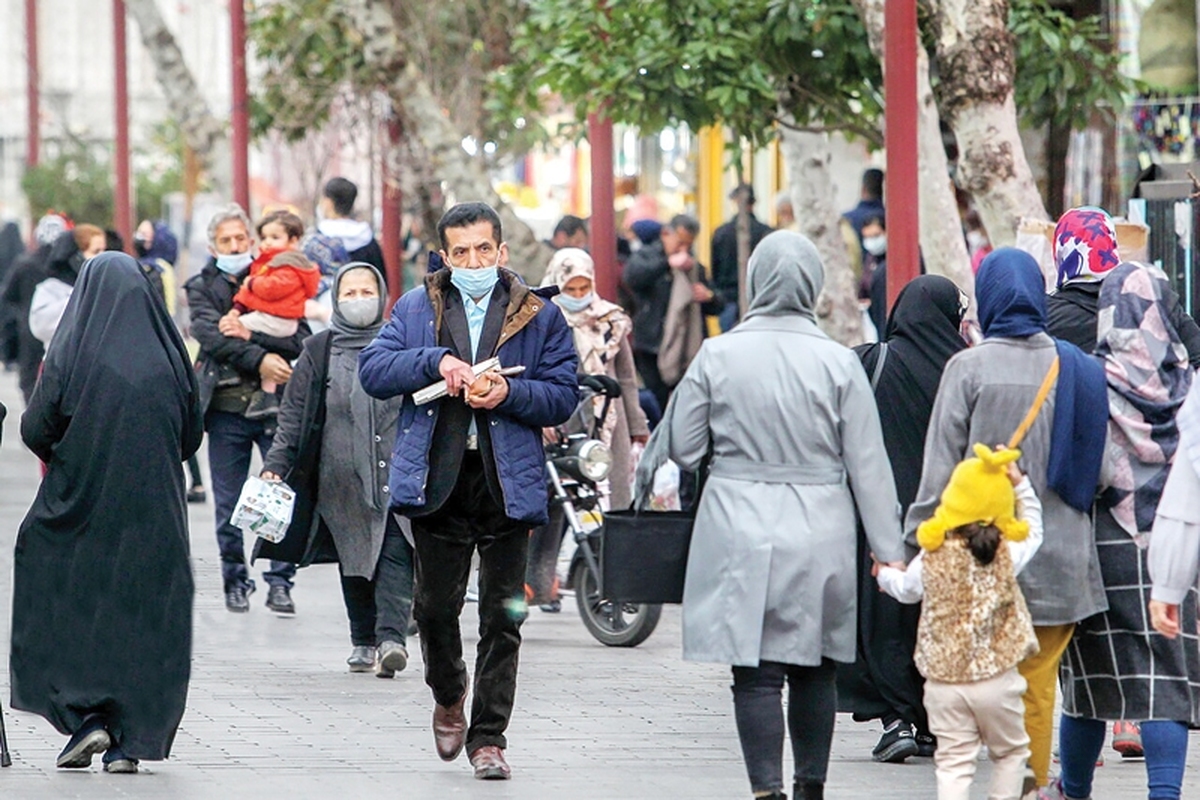 در هفته‌های اخیر مراجعه به مراکز درمانی و آمار و ارقام بیماران تنفسی افزایشی شده، گویا سایه کرونا بار دیگر بر سلامت مردم سنگینی کرده است. برای پیگیری این موضوع که آیا کرونا دوباره مهمان ناخوانده ما شده یا نه با قباد مرادی، رئیس مرکز مدیریت بیماری‌های واگیر وزارت بهداشت صحبت کرده‌ایم.