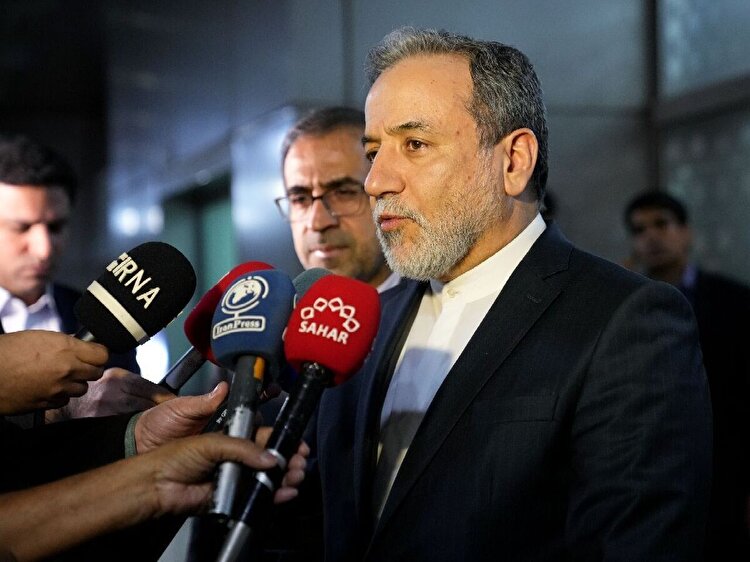 انتقاد وزیر امور خارجه از تغییر مکرر مواضع آمریکایی‌ها