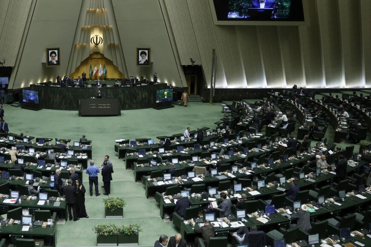 نمایندگان مجلس شورای اسلامی با صدور بیانیه‌ای خطاب به رئیس جمهور آمریکا تاکید کردند: خلیج فارس و ژئوپلیتیک آن خدادادی است و با لشکرکشی و تجاوز به دست نیامده؛ اینجا وطن و خانه ماست.