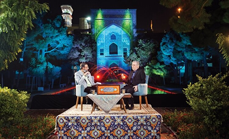 قاب فاخر سیما در مدرسه میرزا جعفر