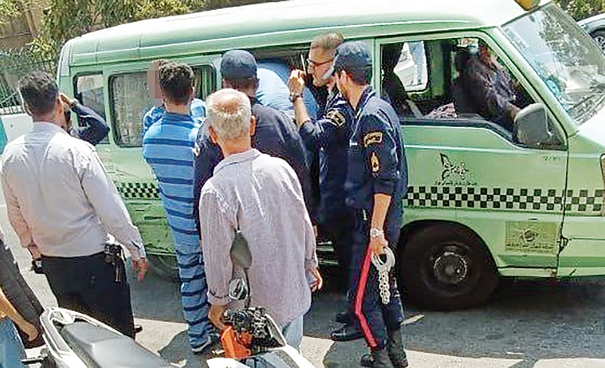  قضات دیوان‌عالی کشور با ردمجازات قطع چهار انگشت سارقان بانک ملی،پرونده را ازمصادیق افساد فی‌الارض تشخیص داده و آن را درصلاحیت دادگاه انقلاب تهران اعلام کردند.پیش از این متهمان درشعبه دهم دادگاه کیفری یک استان تهران محاکمه شده بودند.درصورت اثبات اتهام دوسارق اصلی دردادگاه انقلاب آنهابامجازات مرگ رو‌به‌رو می‌شوند.
