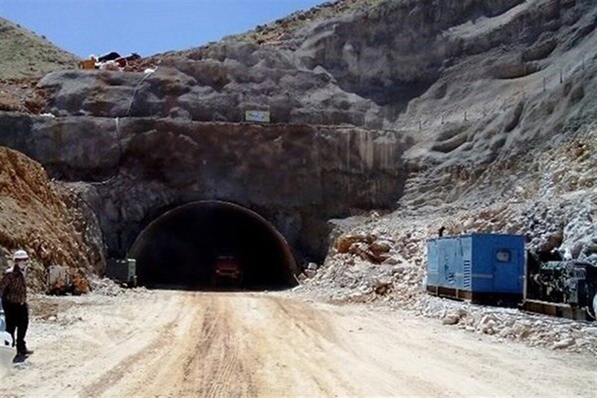 نماینده مردم ساوجبلاغ، طالقان، نظرآباد و چهارباغ در مجلس شورای اسلامی در برنامه تلویزیونی نگاه مردم گفت: پیگیری برای اجرای طرح تونل جاده طالقان که قدمتی بیش از ده سال دارد در دستورکار است. مبلغ ۶۴۰ میلیارد تومان به‌منظور تکمیل تونل طالقان طی سال جاری و سال آینده اختصاص می‌یابد.