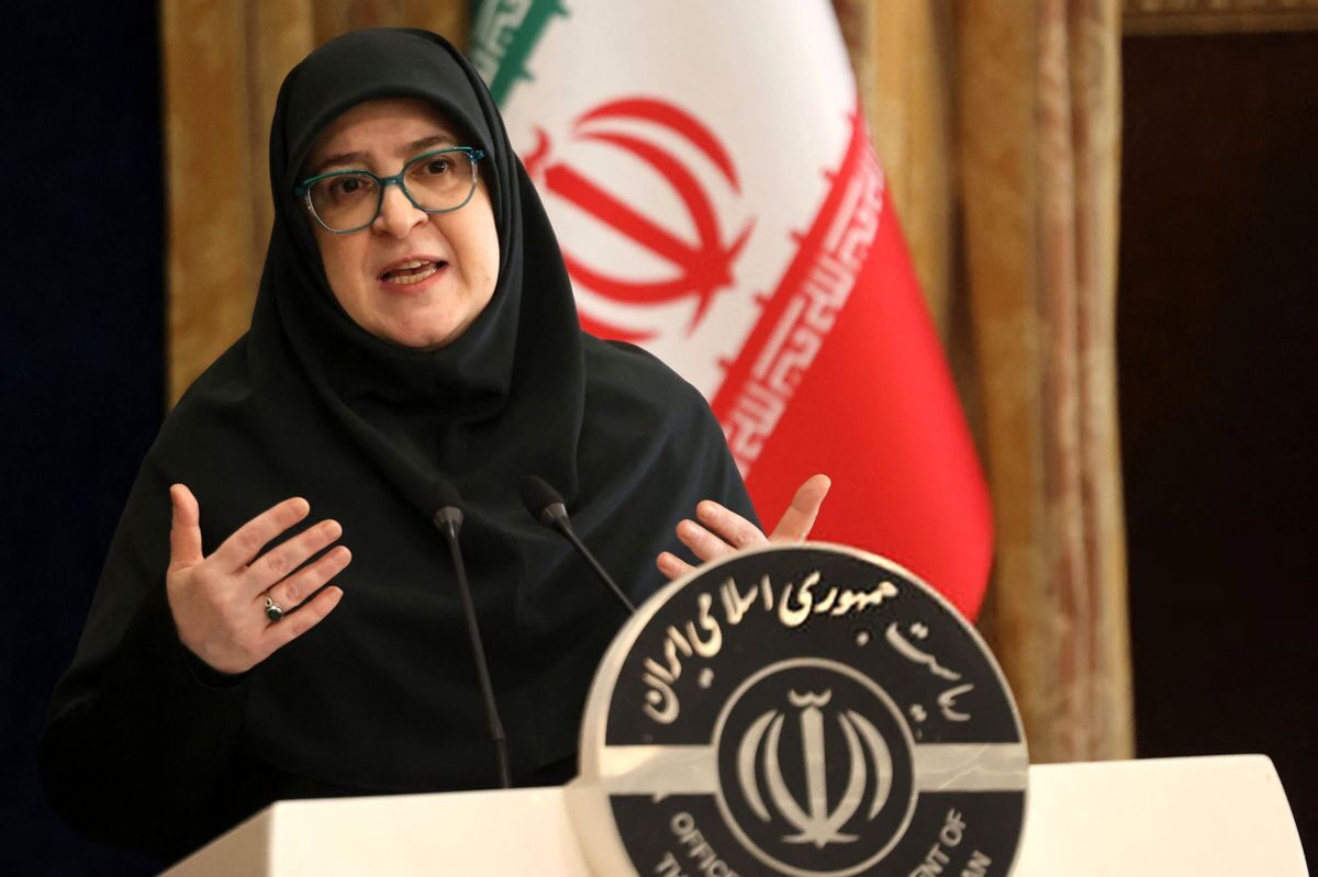 سخنگوی دولت در واکنش به ادامه فیلترینگ برخی سکوها،گفت: معاون اول رئیس‌جمهور نیز اعلام کردند که تصمیم سازان به این نتیجه رسیده اند که مسدود سازی یا فیلترینگ باید برداشته شود و امیدواریم با همکاری خوبی که بین سران قوا وجود دارد، شاهد رفع چنین محدودیت‌هایی باشیم.